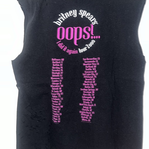 Britney Spears Oops!… I did it again Tour Shirt Unisex Size Small - Picture 4 of 4